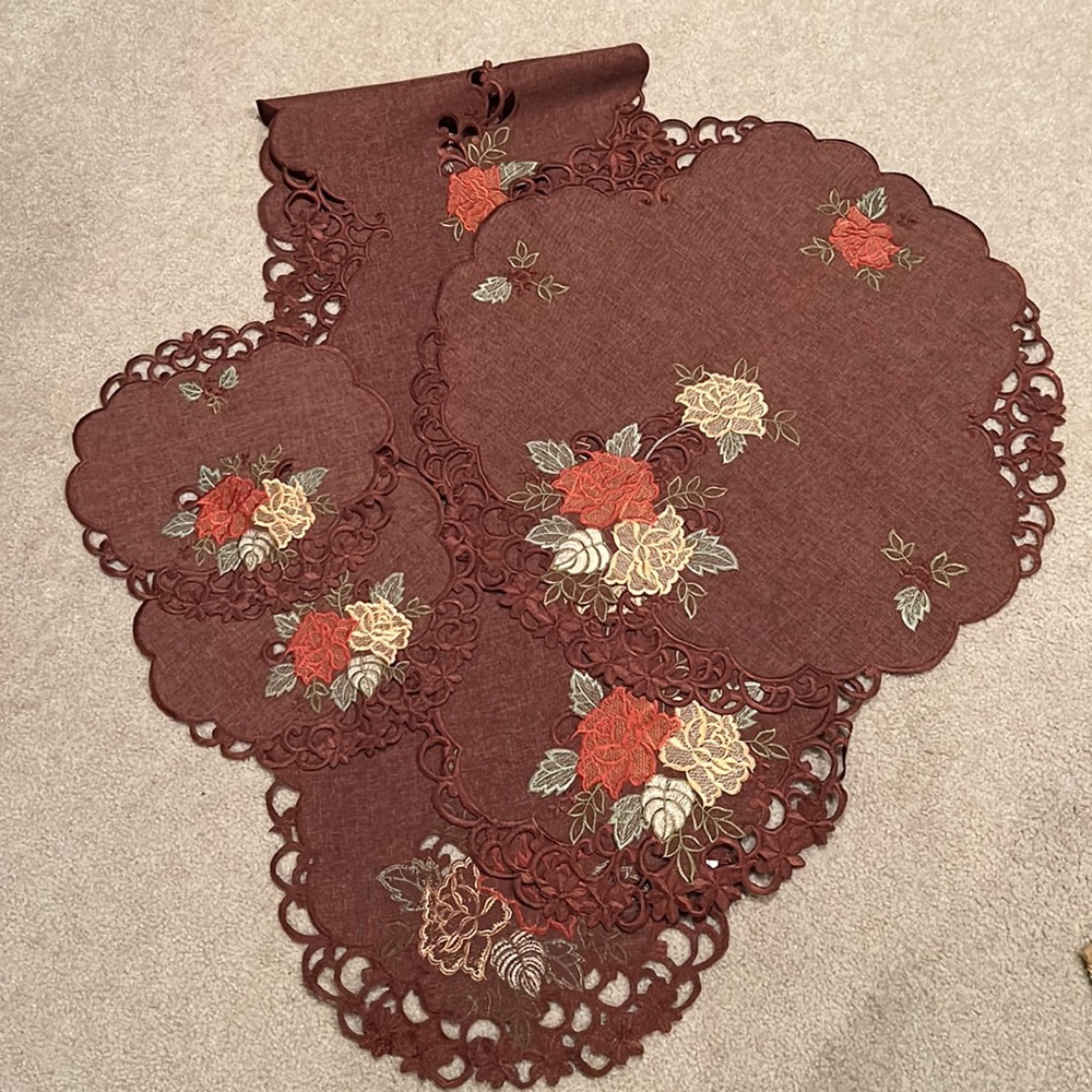 Table Runner and Doily Set